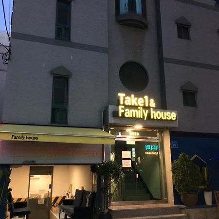 Take 1 Guesthouse Hongdae Seoul Exterior photo