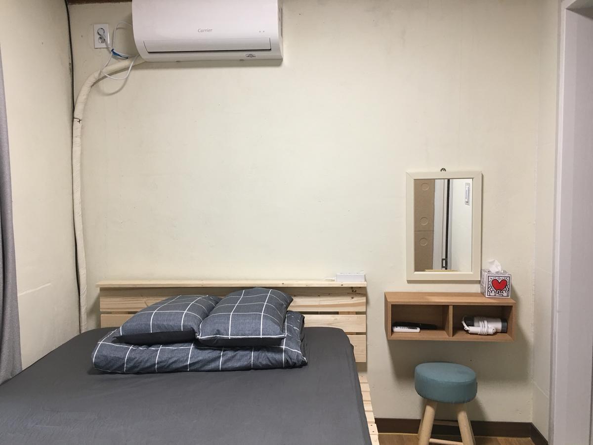 Take 1 Guesthouse Hongdae Seoul Exterior photo