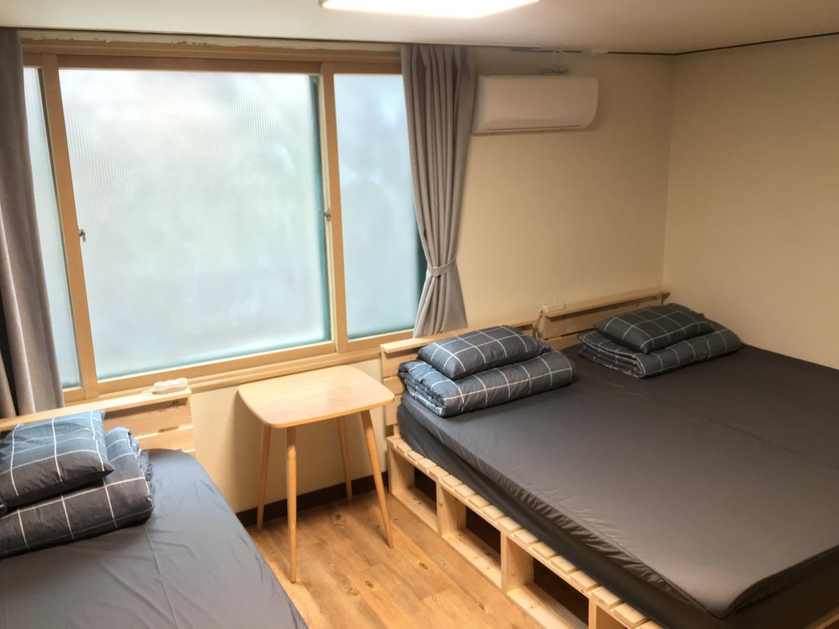 Take 1 Guesthouse Hongdae Seoul Exterior photo