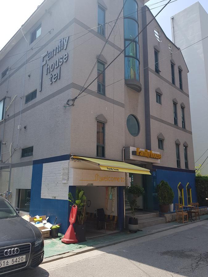 Take 1 Guesthouse Hongdae Seoul Exterior photo