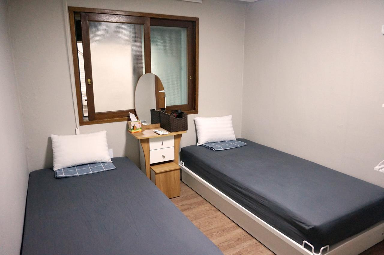 Take 1 Guesthouse Hongdae Seoul Exterior photo