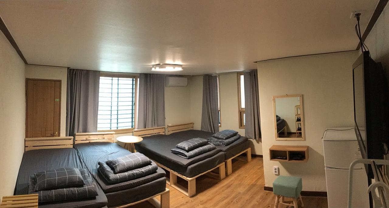 Take 1 Guesthouse Hongdae Seoul Exterior photo
