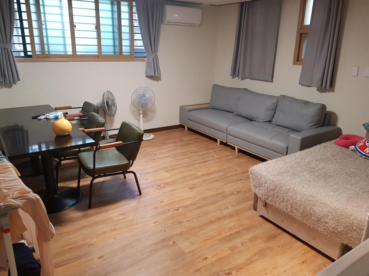 Take 1 Guesthouse Hongdae Seoul Exterior photo