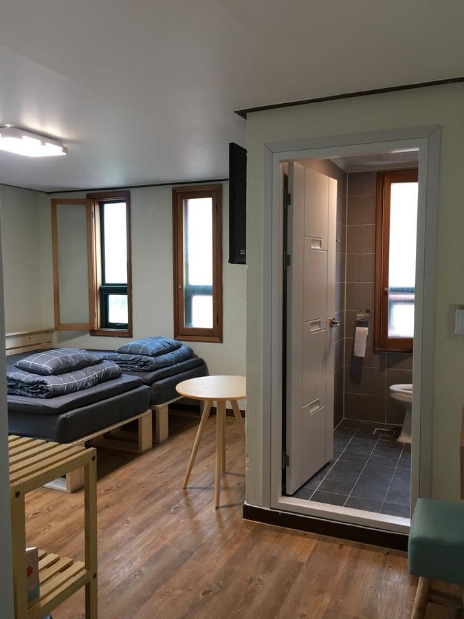 Take 1 Guesthouse Hongdae Seoul Exterior photo