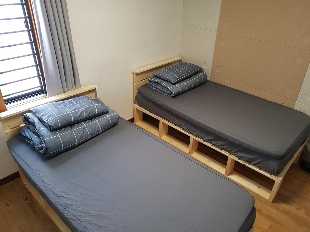 Take 1 Guesthouse Hongdae Seoul Exterior photo