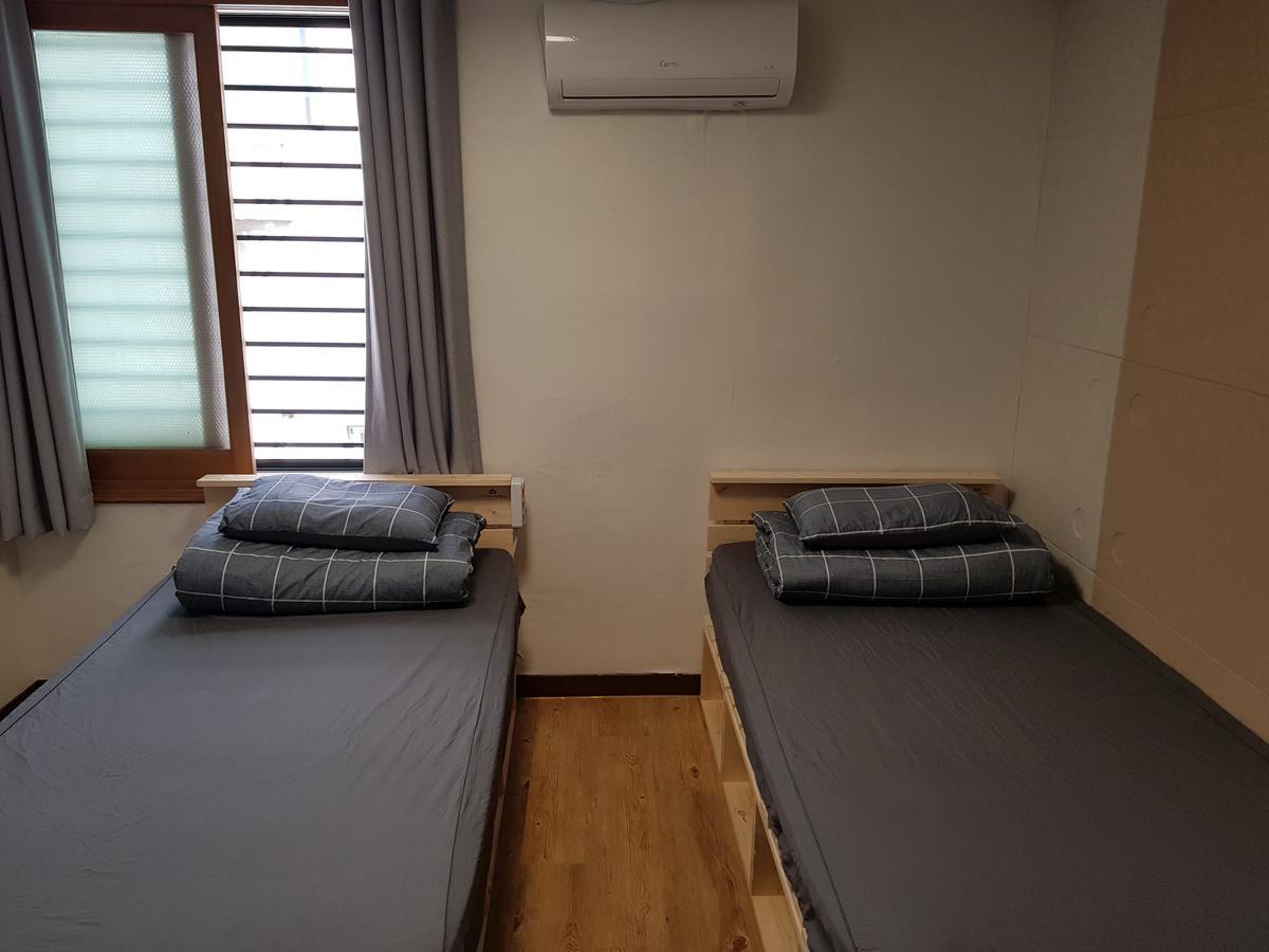 Take 1 Guesthouse Hongdae Seoul Exterior photo
