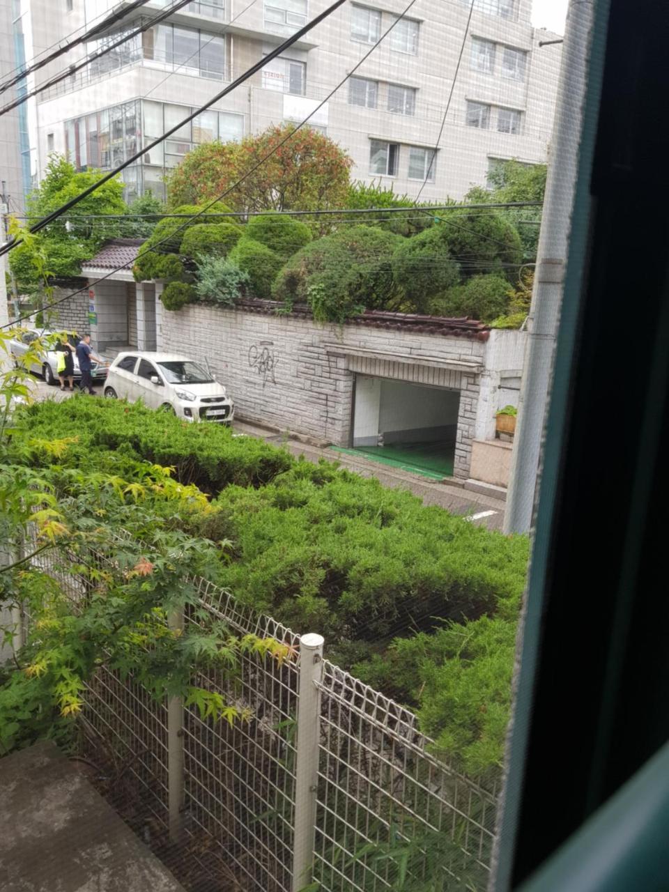 Take 1 Guesthouse Hongdae Seoul Exterior photo
