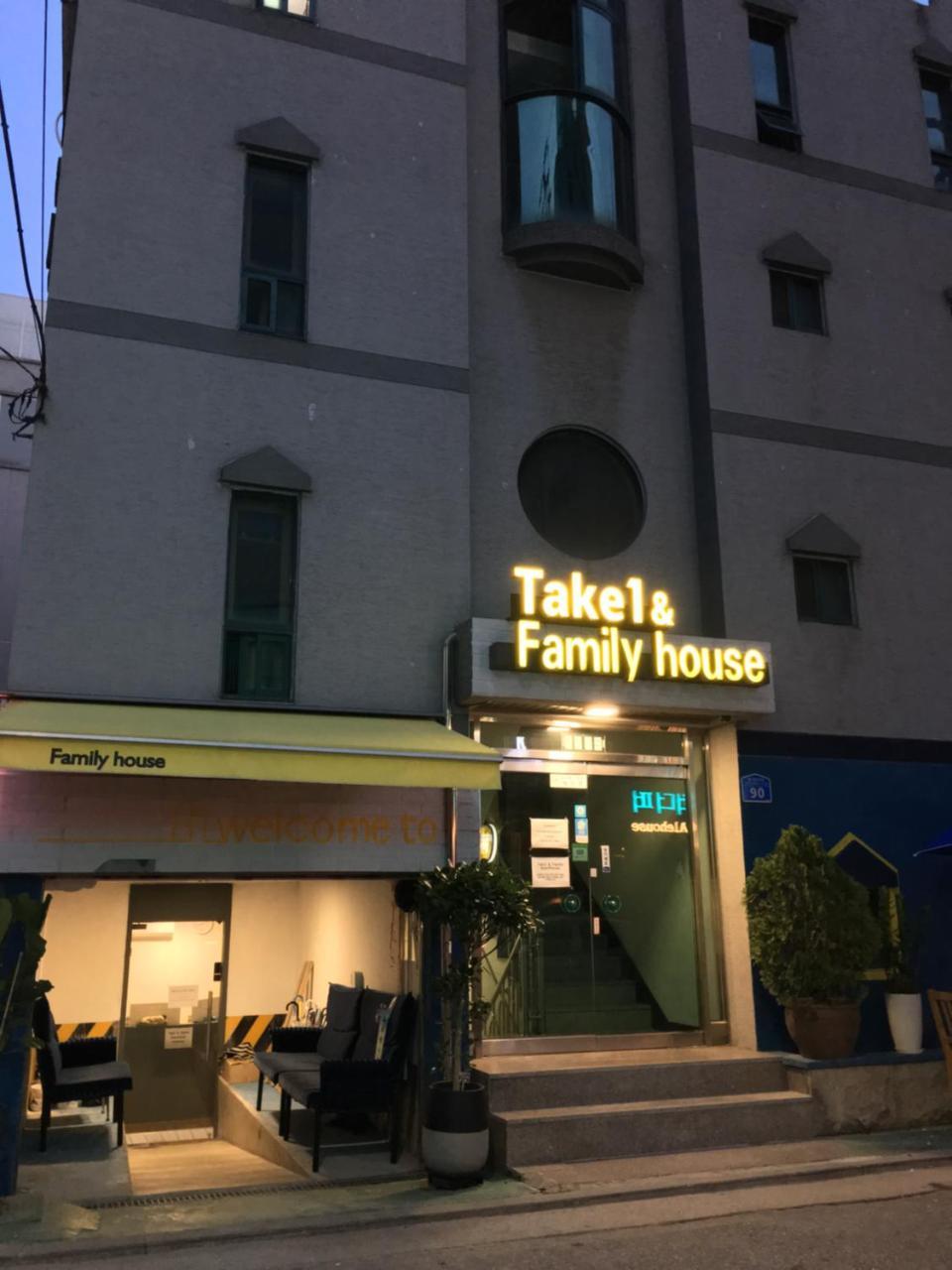 Take 1 Guesthouse Hongdae Seoul Exterior photo