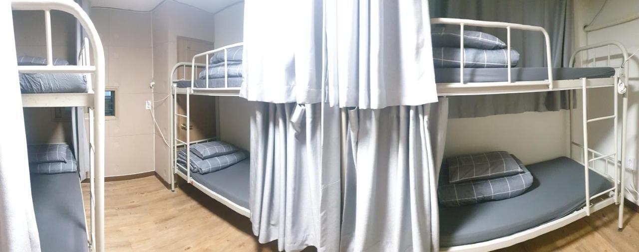 Take 1 Guesthouse Hongdae Seoul Exterior photo
